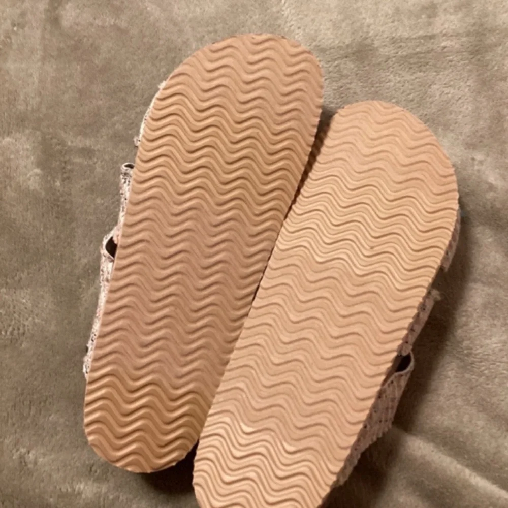 Rocket Dog Brown Sandals • NWOT or Box